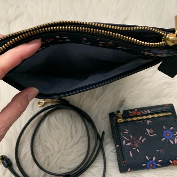 🎊Hp!2x🎊Coach Kitt Crossbody Flower Print w/ Wallet. - Picture 8 of 17